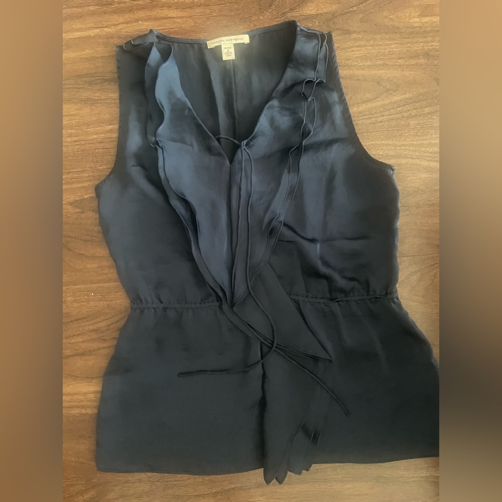 Banana republic sleeveless blouse with ruffles